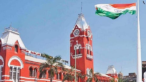 சென்னை சென்ட்ரல் ரயில் நிலையம்.
