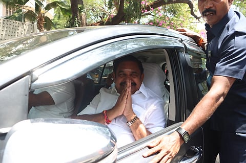 முன்னாள் மத்திய அமைச்சர் தயாநிதி மாறன் எம்பி தொடர்ந்த அவதூறு வழக்கில் சென்னை எழும்பூர் நீதிமன்றத்தில் செவ்வாய்க்கிழமை ஆஜரான அதிமுக பொதுச்செயலாளர் எடப்பாடி கே பழனிச்சாமி