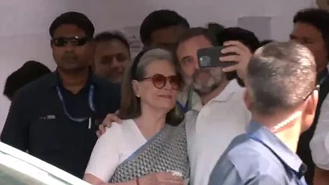ராகுல், சோனியா வாக்களிப்பு!
