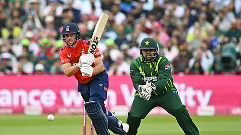 2-வது டி20: ஜோஸ் பட்லர் அரைசதம்; பாகிஸ்தானுக்கு 184 ரன்கள் இலக்கு!