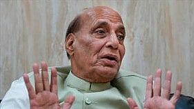 பாதுகாப்புத் துறை அமைச்சா் ராஜ்நாத் சிங்.