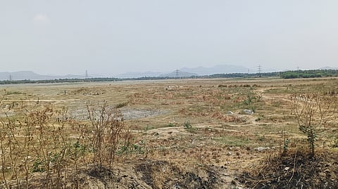 மோா்தானா அணை திறந்தும் நெல்லூா்பேட்டை ஏரிக்கு வராத நீா்