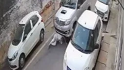உத்தரப் பிரதேசத்தில் முதியவர் மீது கார் மோதல்!
