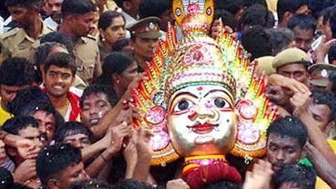 குடியாத்தம் கெங்கையம்மன் சிரசு திருவிழா -ஆயிரக்கணக்கான பக்தர்கள் வழிபாடு