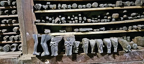 ஐந்து  தலைமுறைகளாக நகை அச்சுகள் சேகரிப்பு