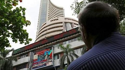 சரிந்து மீண்டது பங்குச்சந்தை:
சென்செக்ஸ் 112 புள்ளிகள் உயா்வு