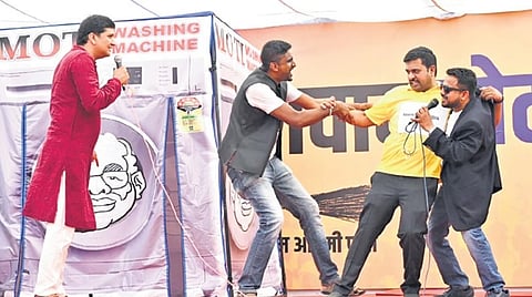 ஆம் ஆத்மி கட்சியினரின் ‘வாஷிங் மெஷின் பிரசாரம்’