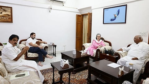 தில்லி மல்லிகார்ஜுன கார்கே இல்லத்தில் சோனியா, ராகுல், கே.சி. வேணுகோபால்