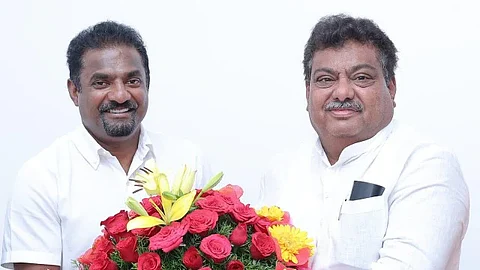 அமைச்சர் பாட்டீலுடன் முத்தையா முரளிதரன்
