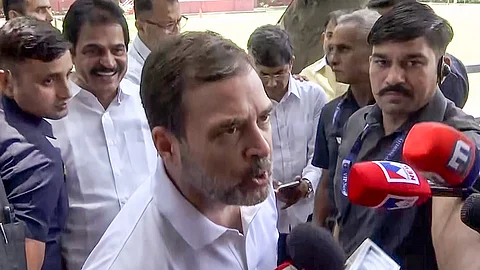’கருத்துக்கணிப்பு அல்ல; மோடியின் கற்பனைக் கணிப்பு’ -ராகுல் காட்டம்