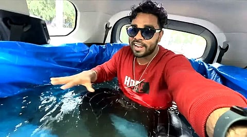 காருக்குள் நீச்சல்குளம்: யூடியூபரின் ஓட்டுநர் உரிமம் ரத்து!