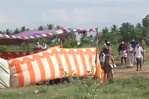 கள்ளச்சாராயம் மரணமா என்பதை உறுதி செய்வதற்காக, மாதவச்சேரி கிராமத்தில் ஜெயமுருகனின் உடல் ஞாயிற்றுக்கிழமை  தோண்டி எடுக்கப்பட்டு உடல்கூறாய்வு செய்யப்பட்டது.