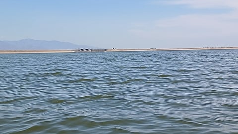 பவானிசாகா்  அணையின்  நீா்ப் பிடிப்பு ப் பகுதி.