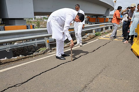 விரிசலை ஆய்வு செய்யும் காங்கிரஸ் தலைவர் நானா படோல்