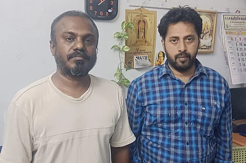 சிதம்பரத்தில் பள்ளி கல்லூரி மற்றும் பல்கலைக்கழக சான்றிதழ்களை போலியாக தயாரித்து விற்பனை செய்ததாக கைது செய்யப்பட்ட 
சங்கர் தீட்சிதர், நாகப்பன்.