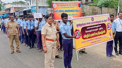 குரும்பூரில் போதை ஒழிப்பு
விழிப்புணா்வுப் பேரணி, கருத்தரங்கு