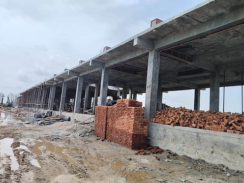  மந்தமாக நடைபெற்று வரும் திருவள்ளூா் புதிய பேருந்து நிலைய கட்டுமானப் பணி.