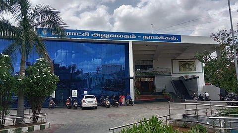 நாமக்கல் - திருச்செங்கோடு சாலையில் அமைந்துள்ள நகராட்சி அலுவலகம்.