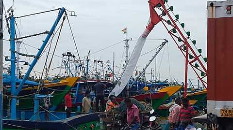 தமிழக மீனவா்கள் கைது: தலைவா்கள் கண்டனம்