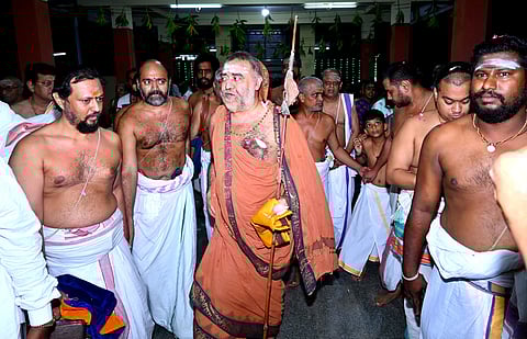 ஸ்ரீ விஜயேந்திரசரஸ்வதி சுவாமிகள் இளையாத்தங்குடியில் வழிபாடு