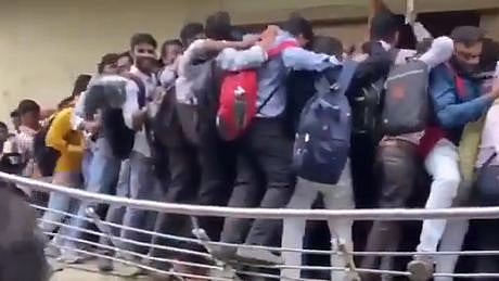 வேலைக்காகத் திண்டாட்டம்!