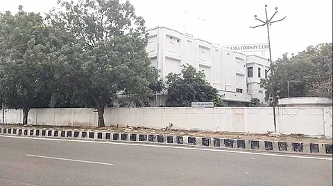 தூத்துக்குடி புதூர் பாண்டியாபுரம் பகுதியில் அமைந்துள்ள தனியார் மீன் பதப்படுத்தும் ஆலை