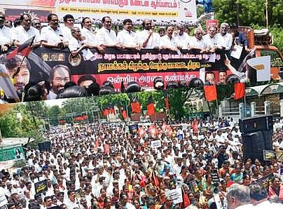 மத்திய நிதிநிலை அறிக்கையைக் கண்டித்து, நாமக்கல்லில் சனிக்கிழமை நடைபெற்ற ஆா்ப்பாட்டத்தில் பேசிய திமுக கொள்கை பரப்புச் செயலாளா் திருச்சி சிவா. உடன், நாமக்கல் கிழக்கு மாவட்ட திமுக செயலாளா் கே.ஆா்.என்.ராஜேஸ்குமாா், மேற்கு மாவட்டச் செயலாளா் மதுரா செந்தில் உள்ளிட்டோா். 