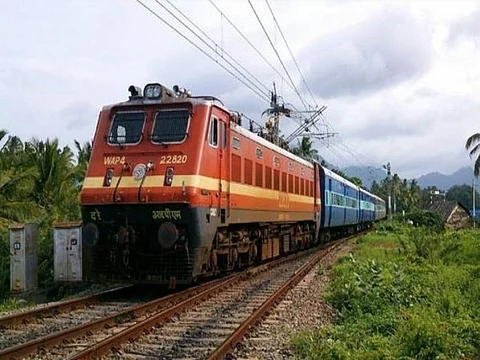 விரைவு ரயில் - கோப்புப்படம்