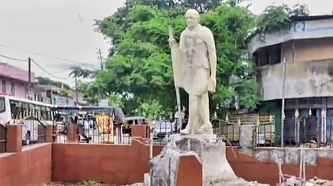 மகாத்மா காந்தி சிலை