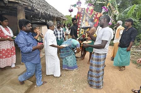 தஞ்சாவூா் அருகே இந்துக்கள் கொண்டாடிய மொஹரம் பண்டிகை