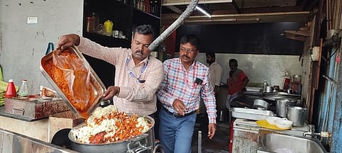  கெட்டுப்போன உணவுப் பொருள்களை பறிமுதல் செய்த உணவுப் பாதுகாப்புத் துறை அதிகாரிகள்.