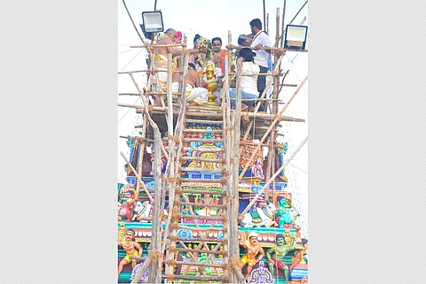 நவக்கிரகஸ்தலங்களில் ஒன்றாகப்போற்றப்படும் ஆலங்குடி ஆபத்சகாயேஸ்வரர் குரு பரிகார கோயிலில் நடந்த மகாகும்பாபிஷேகம்.