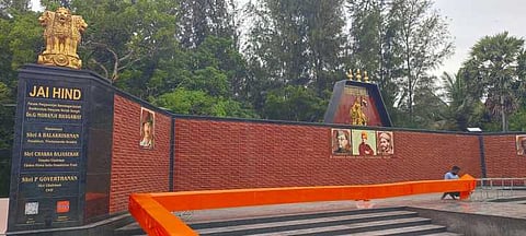  கன்னியாகுமரி விவேகானந்த கேந்திரத்தில் அமைக்கப்பட்டுள்ள தியாகப் பெருஞ்சுவா்.