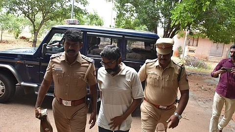 சவுக்கு சங்கா் மீதான 16 வழக்குகளில் நடவடிக்கை எடுக்க இடைக்காலத் தடை -உச்சநீதிமன்றம் உத்தரவு
