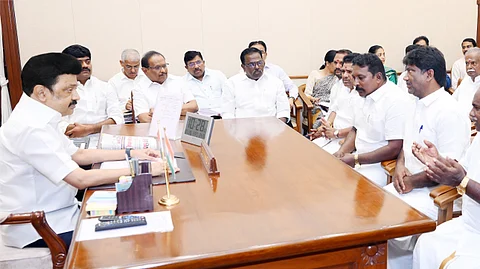 இலங்கைக் கடற்படையால் பாதிக்கப்பட்ட மீனவா்கள் குடும்பங்கள், படகுகளுக்கான நிவாரண நிதியை உயா்த்தி முதல்வா் மு.க.ஸ்டாலின் அறிவித்துள்ளாா்.