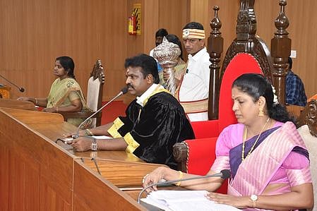 தனியாா் நிறுவன ஏல முறைகேடு குறித்து விசாரணை: தஞ்சாவூா் மாமன்ற கூட்டத்தில் கோரிக்கை