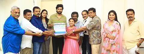 பிரபல தொகுப்பாளர் விஜய் ஆதிராஜ் இயக்கும் 'நொடிக்கு நொடி' படத்தின் படப்பிடிப்பு பூஜையுடன் தொடங்கியது.