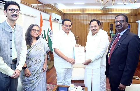 மத்திய நீர்வளத்துறை அமைச்சருடன் துரை முருகன் சந்திப்பு.