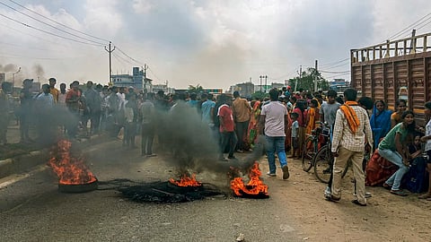 பெயூர் மக்கள் போராட்டத்தில் ஈடுபட்ட போது