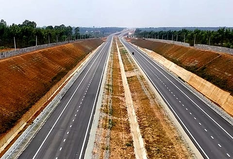 சென்னை - பெங்களூரு அதிவிரைவுச் சாலை. .