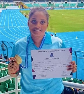 தங்கப் பதக்கம் வென்ற ஜி. கீா்த்திகா.