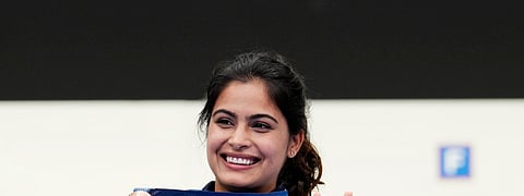 பாரிஸ் ஒலிம்பிக் போட்டியில், பெண்களுக்கான 10 மீட்டர் துப்பாக்கிச்சுடுதல் பிரிவில், 22 வயதாகும் இந்திய வீராங்கனை மனு பாக்கர் வெண்கலம் பதக்கம் வென்று சாதித்துள்ளார்.