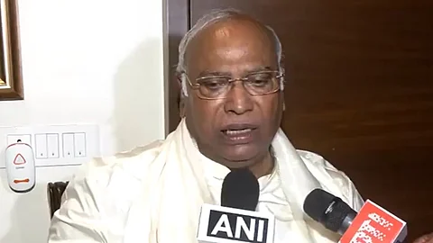 செய்தியாளர் சந்திப்பில் மல்லிகார்ஜுன கார்கே