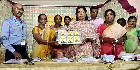 உழவன் செயலியை விவசாயிகள் பயன்படுத்த வேண்டும்: மாவட்ட ஆட்சியா் அறிவுரை