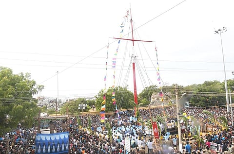 தூத்துக்குடி தூய பனிமய மாதா பேராலயத்தின் 442 ஆவது ஆண்டுத் திருவிழா வெள்ளிக்கிழமை கொடியேற்றத்துடன் தொடங்கியது. 