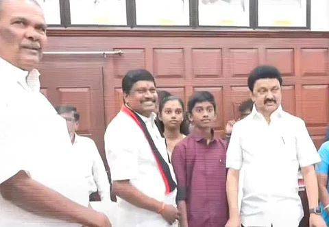 அன்னியூா் அ.சிவா பதவியேற்பு