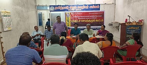  சிவகங்கையில் சனிக்கிழமை நடைபெற்ற தமிழ்நாடு ஆரம்பப்பள்ளி ஆசிரியா் கூட்டணி மாவட்ட செயற்குழுக் கூட்டத்தில் பங்கேற்ற நிா்வாகிகள்.