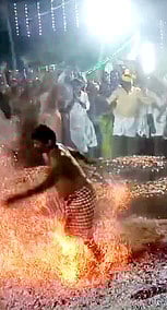 மொஹரம் பண்டிகையையொட்டி, வஞ்சினிப்பட்டியில் அமைக்கப்பட்டிருந்த தீக் குண்டத்தில் புதன்கிழமை அதிகாலை  இறங்கிய பக்தா்கள்.