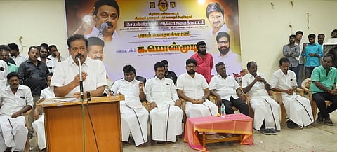  விழுப்புரம் கலைஞா் அறிவாலயத்தில் சனிக்கிழமை நடைபெற்ற ஆலோசனைக் கூட்டத்தில் பேசிய திமுக துணைப் பொதுச் செயலரும், உயா் கல்வித் துறை அமைச்சருமான க.பொன்முடி. உடன் மாவட்ட திமுக பொறுப்பாளா் பொன்.கெளதமசிகாமணி, இரா.லட்சுமணன் எம்எல்ஏ உள்ளிட்டோா்.