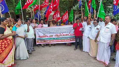 தூய்மைப் பணியாளா்கள் ஆா்ப்பாட்டம்